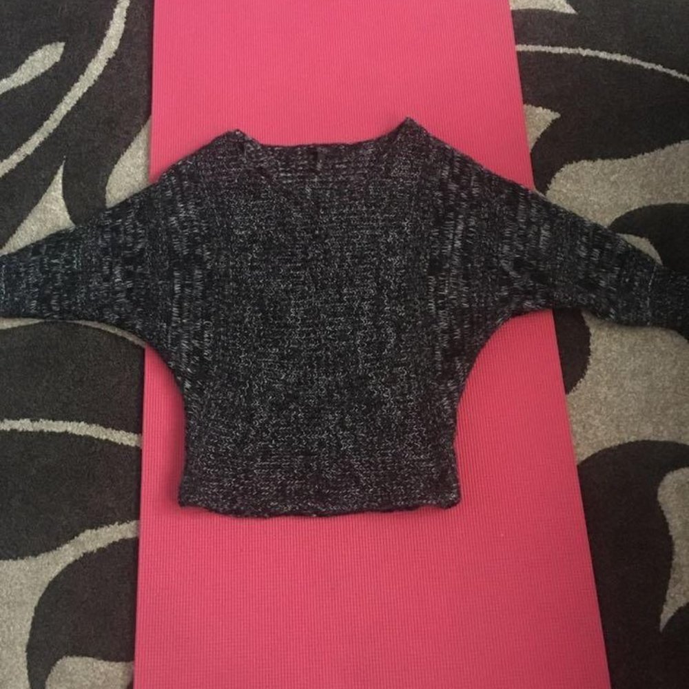 JESSICA SIMPSON SWEATER SIZE S